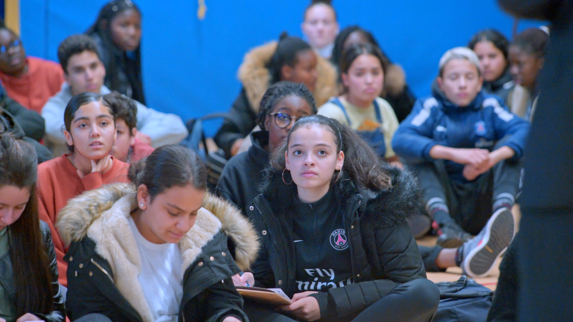 Moment de vie quotidienne des élèves à la cantine du collège